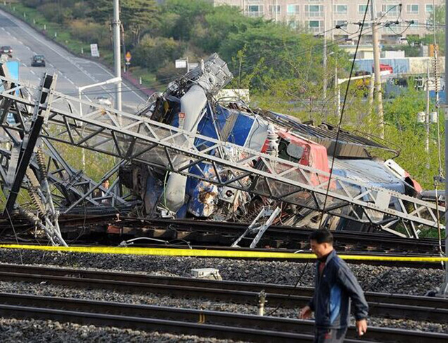 韩国丽水发生列车脱轨事故 已致1人死亡8人受伤