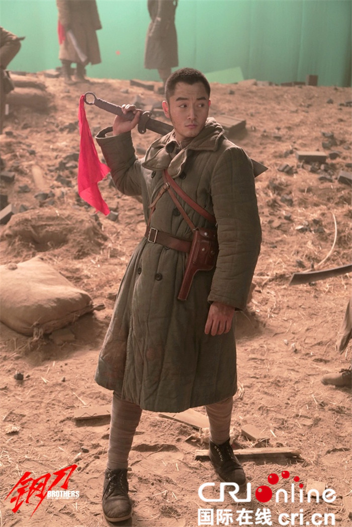 由阿甘执导,何润东,李东学,夏梓桐领衔主演的热血动作电影《钢刀》