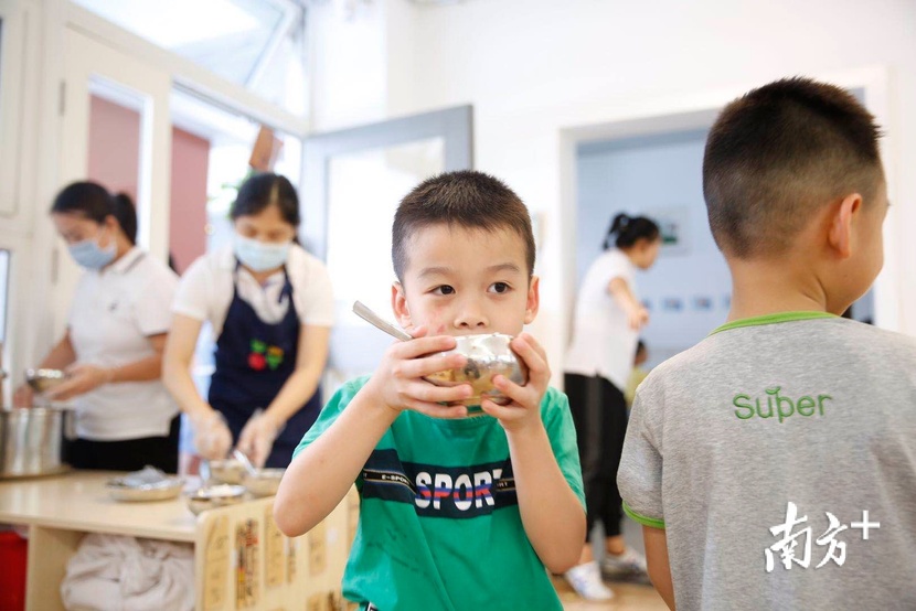 入园可摘口罩,实行弹性上学!深圳最小萌娃返园啦