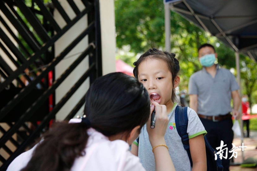 入园可摘口罩,实行弹性上学!深圳最小萌娃返园啦