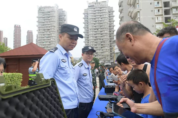 图片默认标题_fororder_公安装备展示---供图--攀枝花市公安局