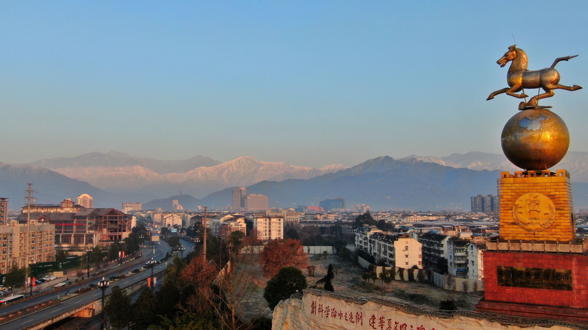 (转载)这里是都江堰,离雪山最近的公园城市!