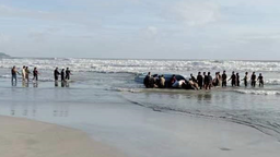 马来西亚附近海域一船只倾覆 已致11人死亡