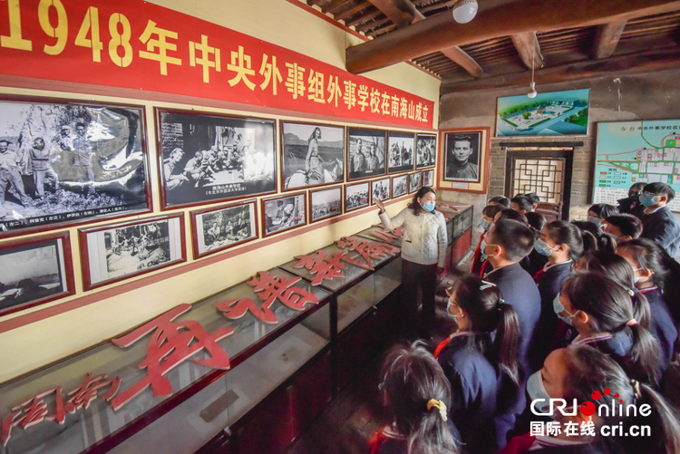 (原创)石家庄市鹿泉区北外附属凤凰外国语学校举行伊莎白教授106岁生日庆祝会_fororder_微信图片_20211216115858