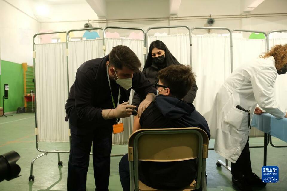 意大利开始为5至11岁儿童接种新冠疫苗