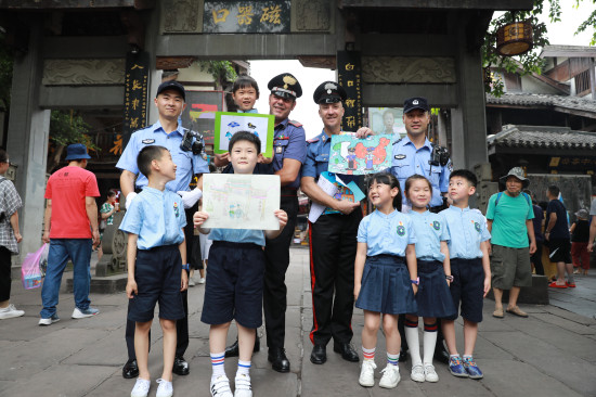 【CRI专稿 列表】中意警察在重庆沙坪坝区开展联合巡逻