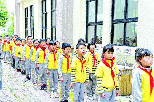 （中首）贵州：校园分段就餐 保障孩子健康