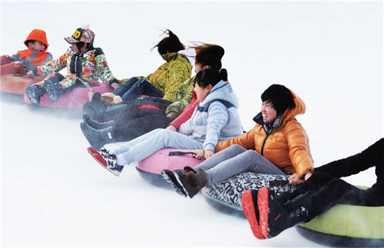 Immense Joy at Shenyang Olympic Sports Center's International Ice and Snow Carnival in Hunnan District_fororder_图片6