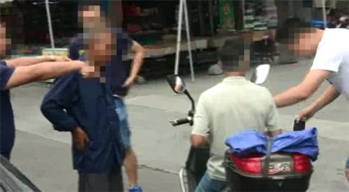 大叔专挑打烊餐馆偷手机 民警跟踪人赃并获