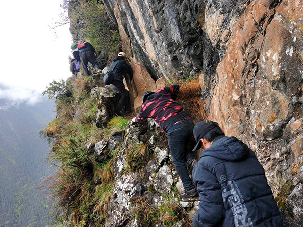 图片默认标题_fororder_3,普查工作组翻山越岭进行文旅资源普查--供图