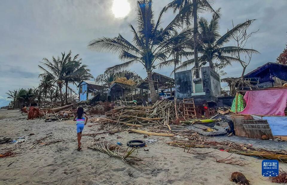 菲律宾：台风灾区的渔村