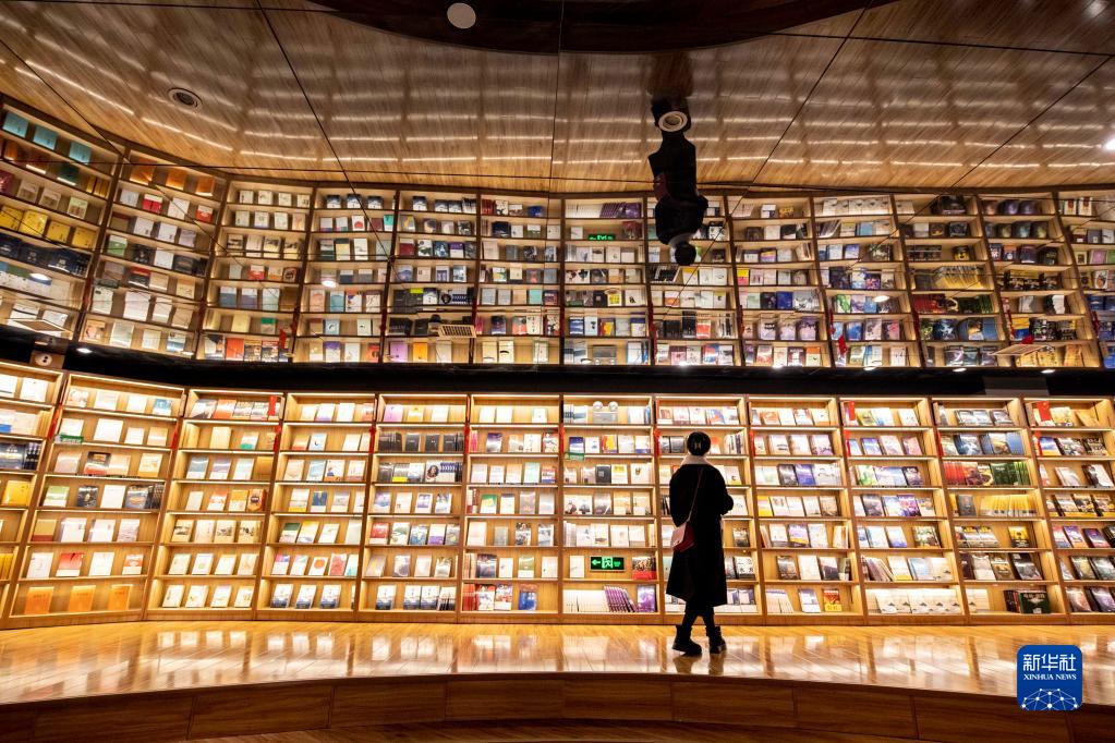 新华全媒+丨乌鲁木齐:冬至长夜暖 人间烟火情