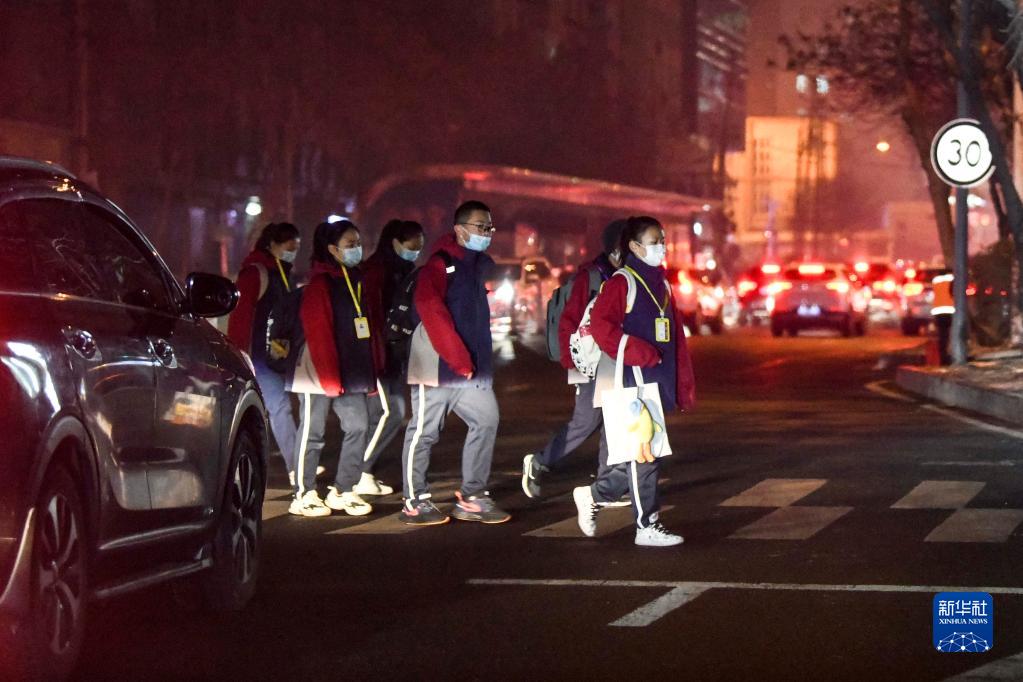 新华全媒+丨乌鲁木齐:冬至长夜暖 人间烟火情