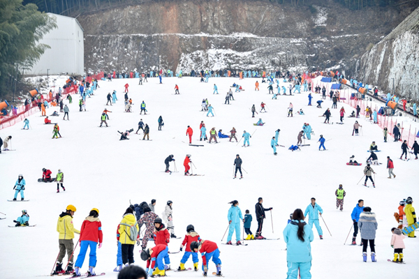 Tonglu Ski Resort Popular During Holiday_fororder_tonglu ski1