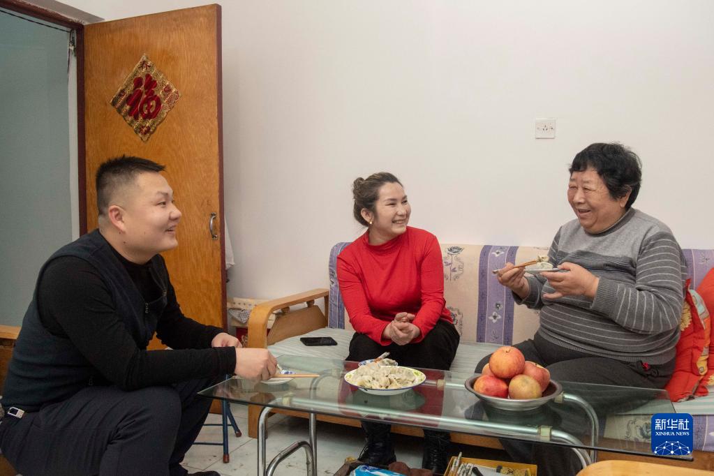 新华全媒+丨乌鲁木齐:冬至长夜暖 人间烟火情