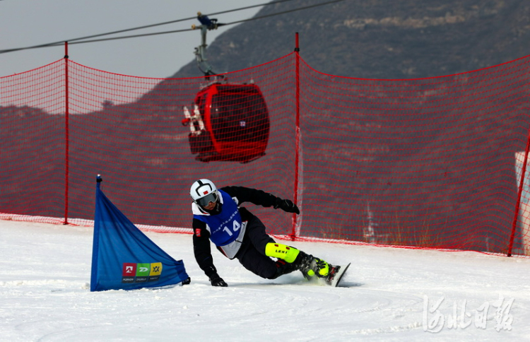 河北省第三届冰雪运动会单板滑雪项目在涞源开赛