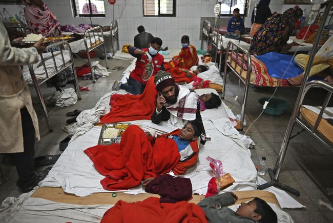 بنگلہ دیش میں ایک مسافر فیری میں آتشزدگی کے باعث کم از کم 40 مسافر ہلاک اور 200 سے زائد زخمی_fororder_6