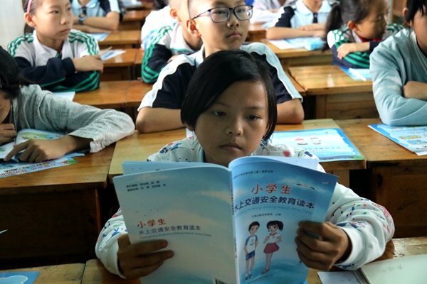 （转载）宜宾海事走进李庄中心校上“防溺水”安全教育课