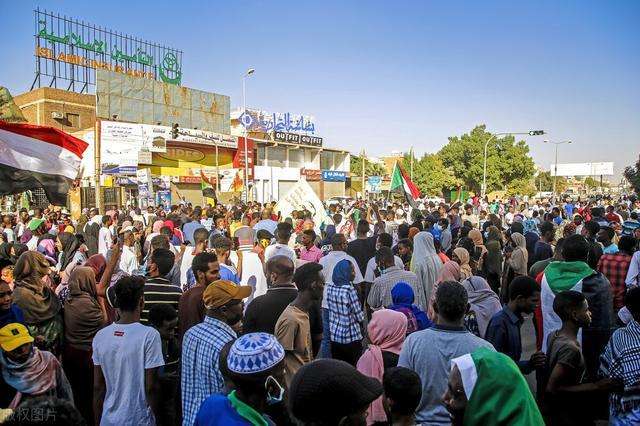 Kafar yada labarai: Masu zanga-zangar neman kafa mulkin farar hula a Sudan sun isa fadar shugaban kasar_fororder_sudan