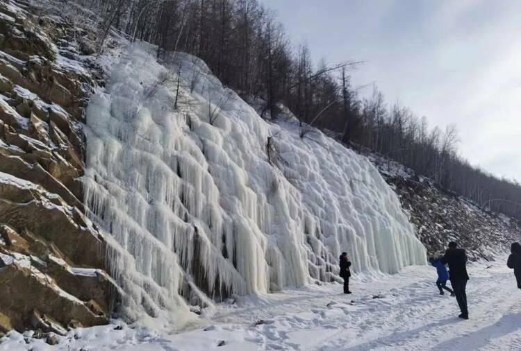 中国最冷林场再现“冰瀑”景观