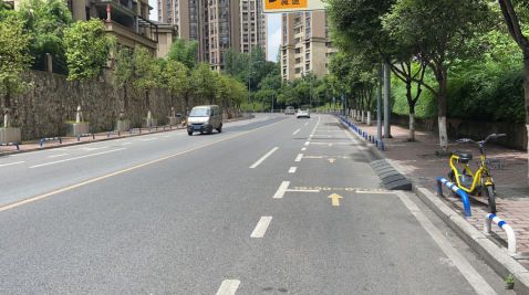 【A】重庆两江新区金桂路周边施划限时停车位 解决居民夜间停车难问题
