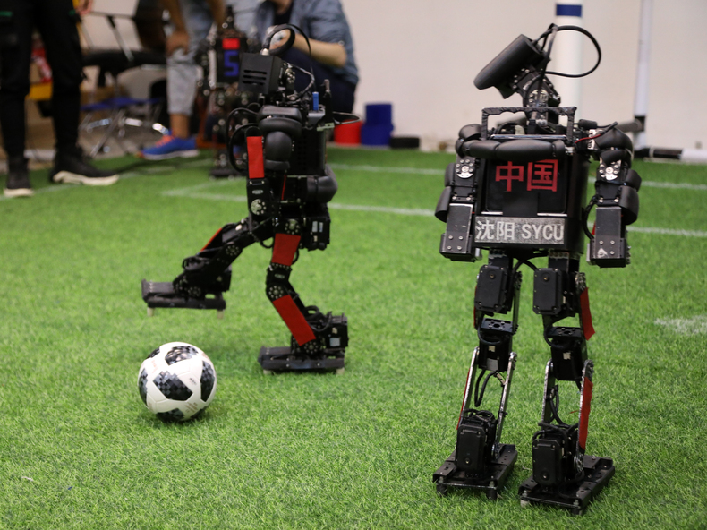 沈阳城市学院勇夺足球机器人世界杯第四名