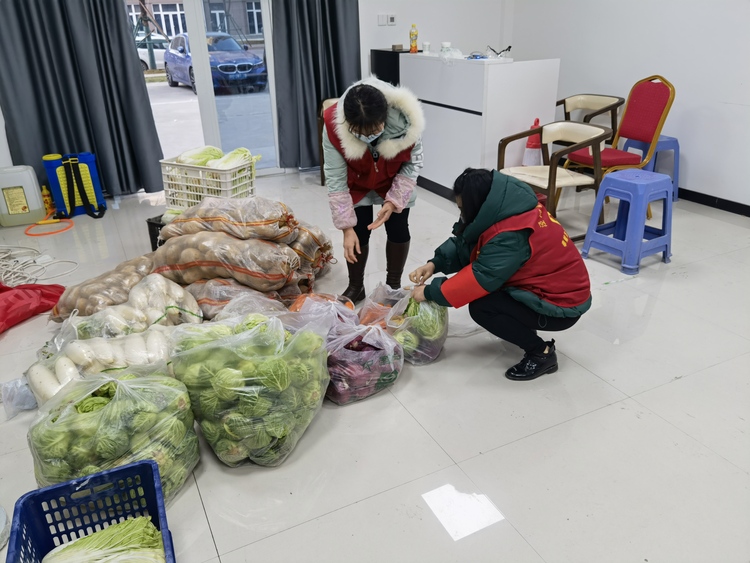 西咸新区泾河新城：约3万斤蔬菜已顺利送至居民家中_fororder_微信图片_202112291333274