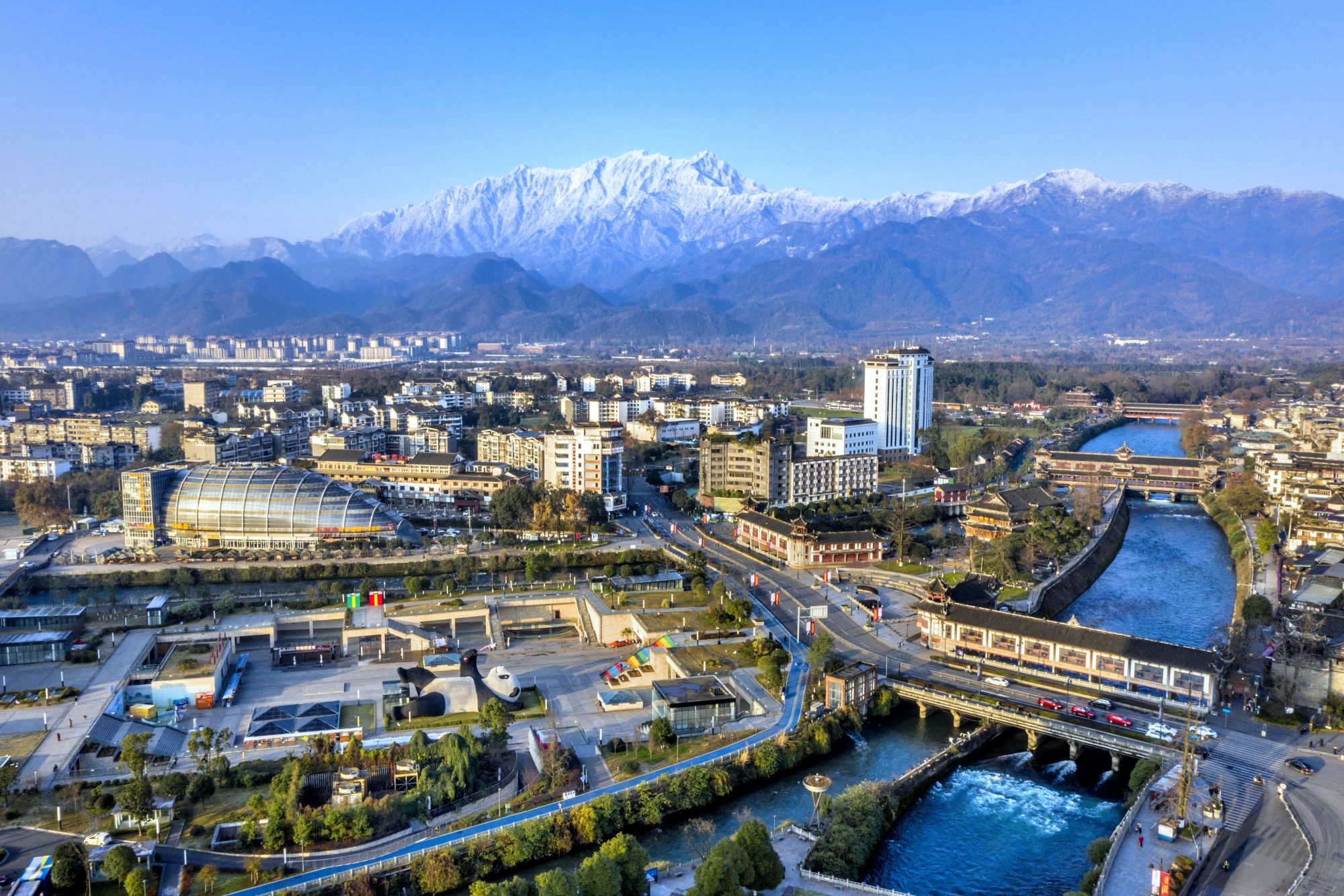 (转载)这里是都江堰,离雪山最近的公园城市!