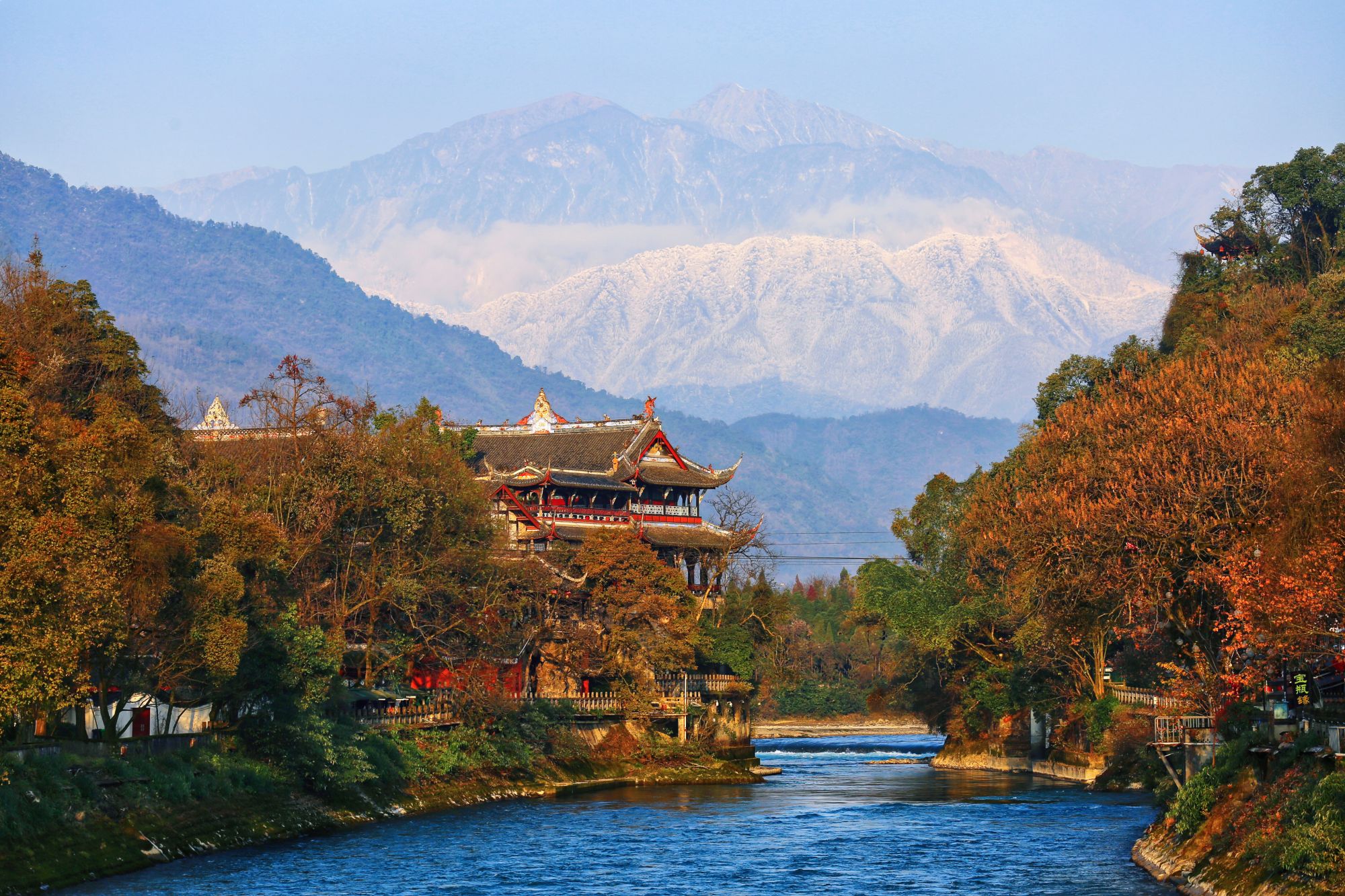 (转载)这里是都江堰,离雪山最近的公园城市!