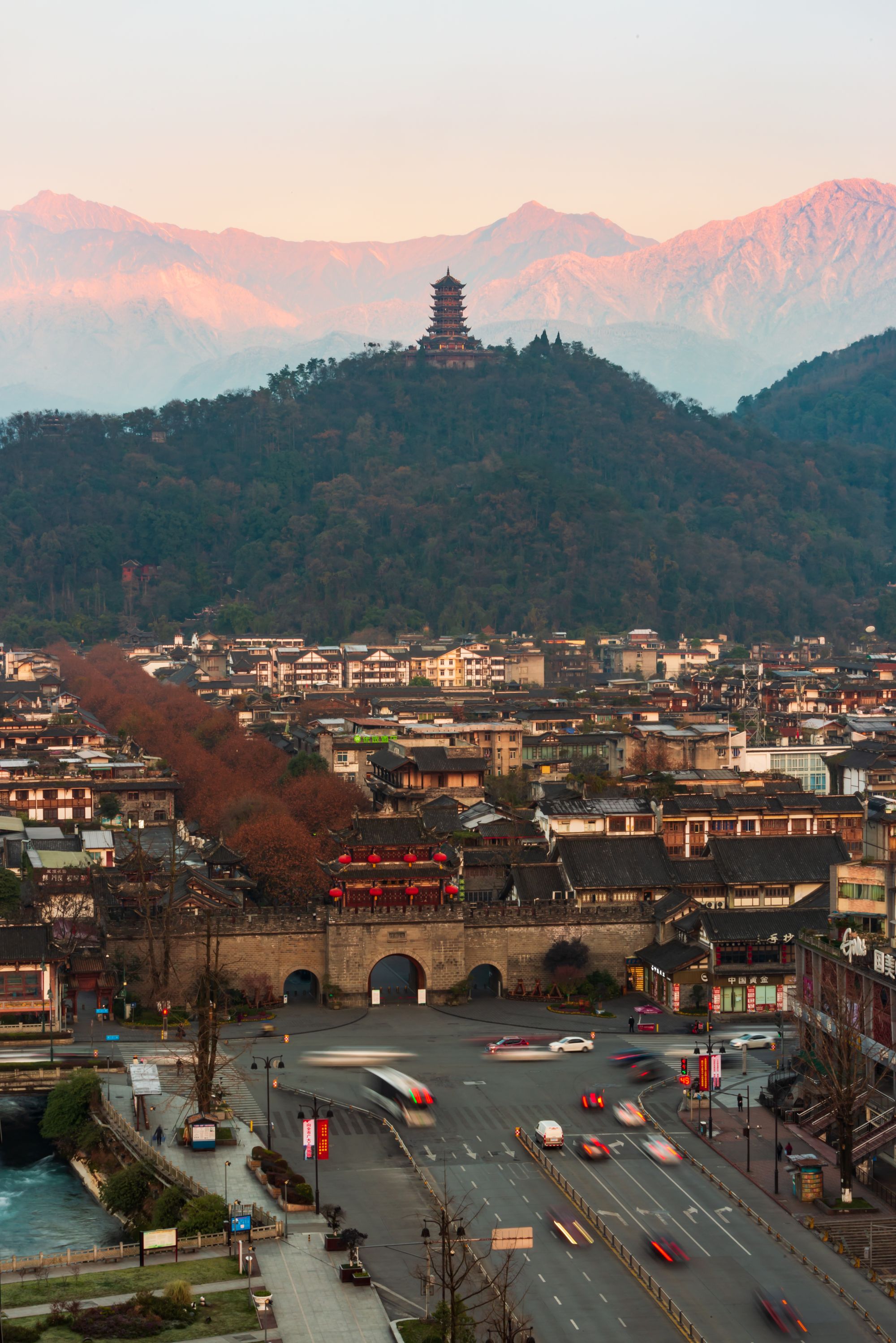 (转载)这里是都江堰,离雪山最近的公园城市!