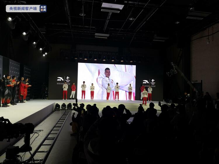 北京冬奥会中国体育代表团领奖服发布