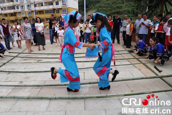 贵州关岭举办“六月六”布依风情文化节