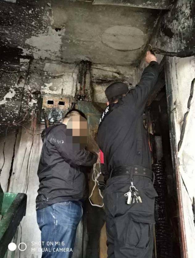 浙江一居民楼发生火灾 系女子用吹风机吹内裤导致