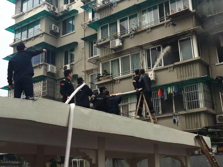 浙江一居民楼发生火灾 系女子用吹风机吹内裤导致