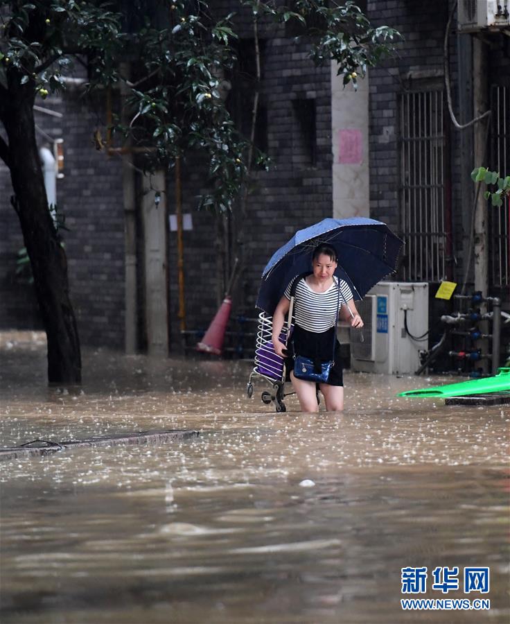 广西柳州：柳江出现超警戒水位