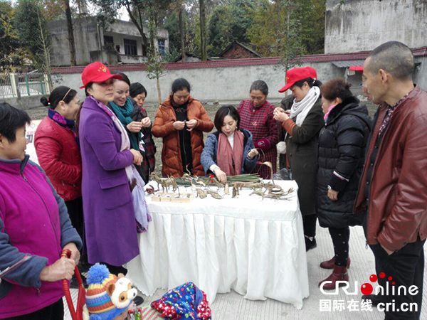 图片默认标题_fororder_棕编教学现场（摄影-张杰翔）