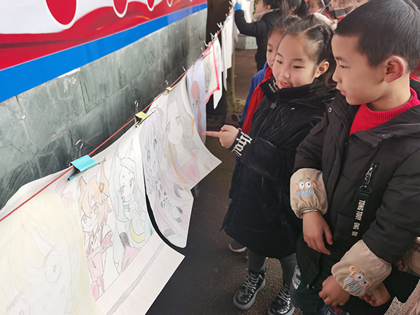 宜宾市翠屏区金秋湖镇明威中心小学校庆元旦暨书画展_fororder_欣赏美术作品-摄影-刘颖