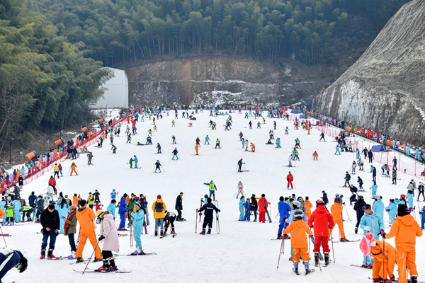 Tonglu Ski Resort Popular During Holiday_fororder_tonglu ski2