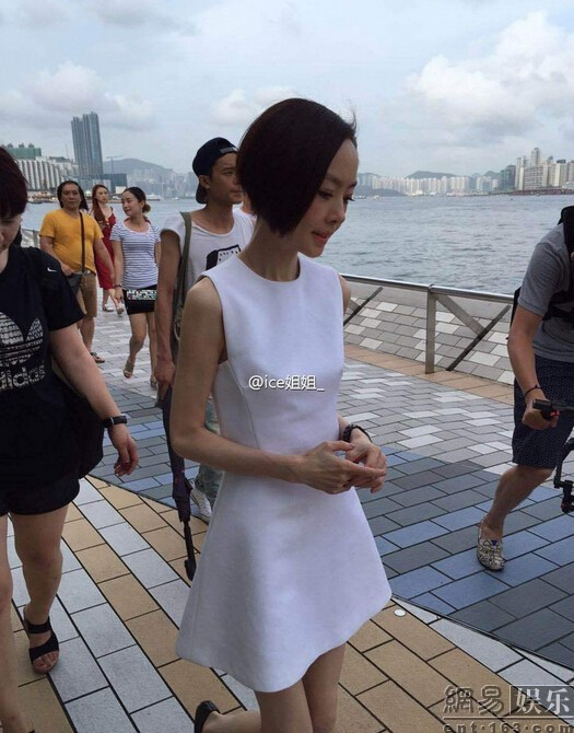鲁豫暴瘦成纸片人 吃饭面无表情