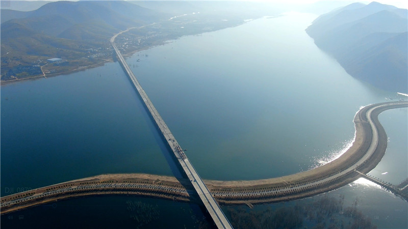 渑淅高速公路控制性工程——张湾特大桥全线贯通_fororder_张湾特大桥 (6)