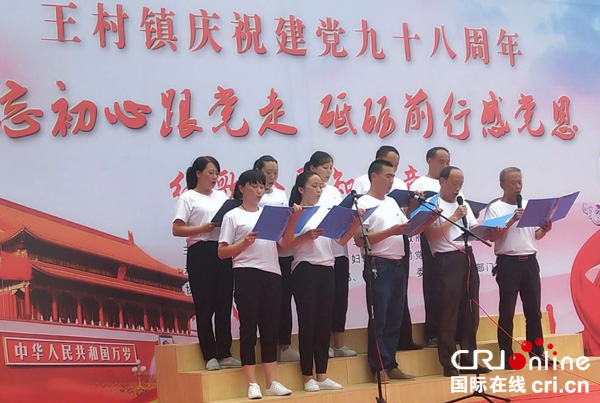 图片默认标题_fororder_歌唱红歌--摄影--王卫东