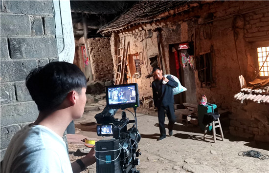 【B】脱贫攻坚微电影《半个碗》在三门峡市陕州区开拍