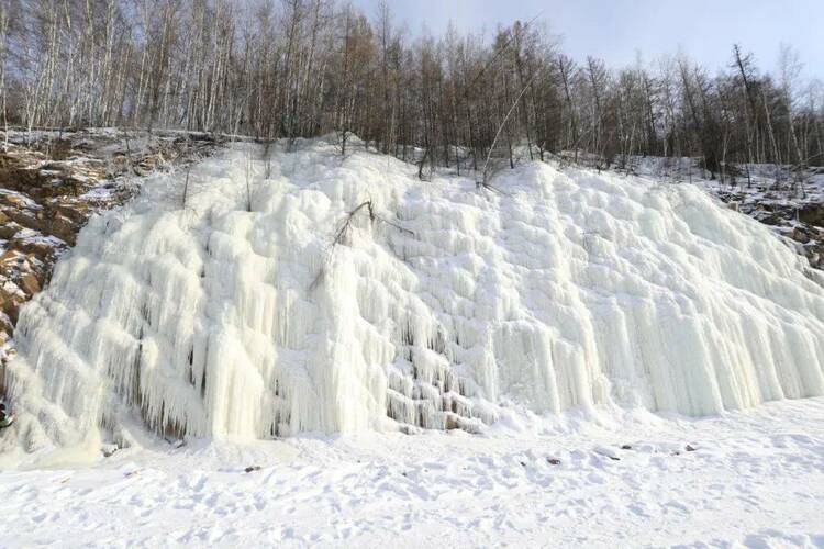 中国最冷林场再现“冰瀑”景观