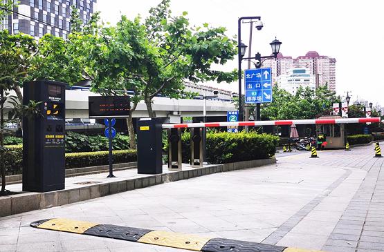 科拓无人收费方案亮相上海环球港,升级智慧停车新体验 科拓无人收费方案亮相上海环球港,升级智慧停车新体验