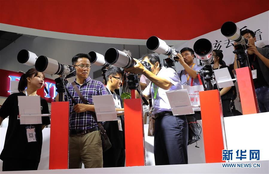上海国际摄影器材和数码影像展览会开幕