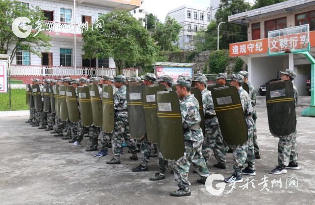 （市州）贵州关岭县人武部组织120名民兵基地化轮训
