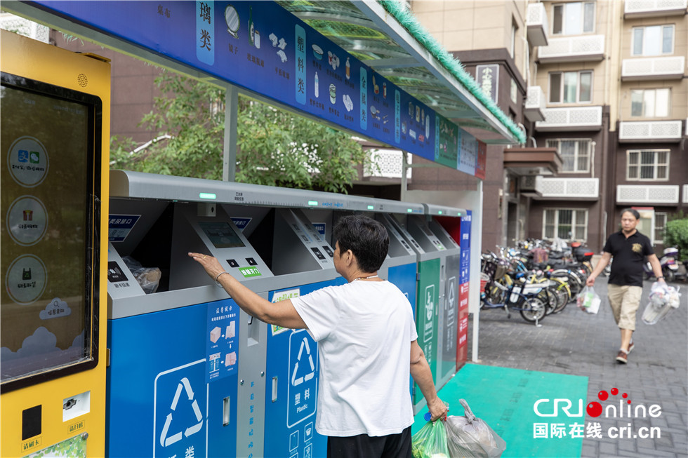 图片默认标题_fororder_2.居民分类投放垃圾。