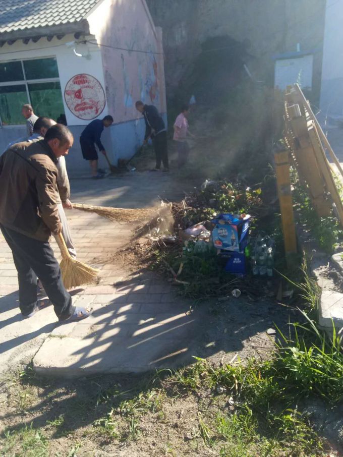 黄龙县崾崄乡:敲黑板,圈重点,整治环境看我们!