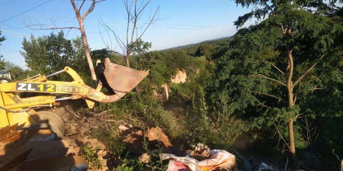 黄龙县崾崄乡:敲黑板,圈重点,整治环境看我们!