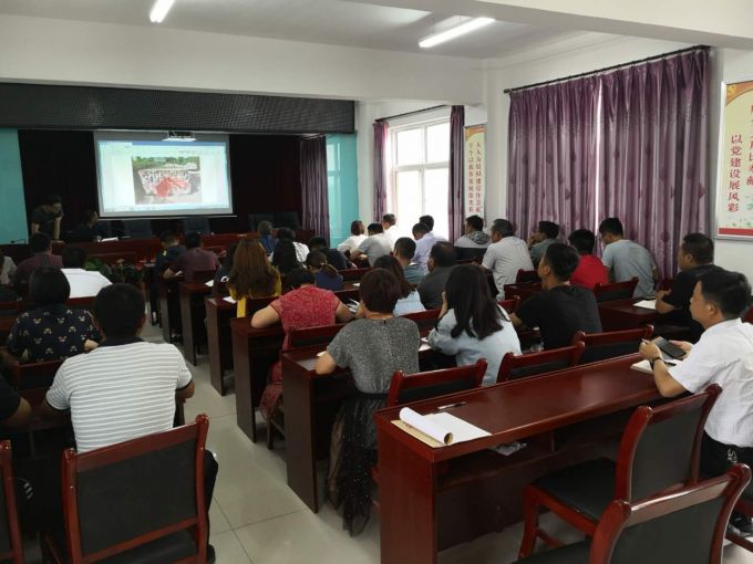 黄龙县崾崄乡:敲黑板,圈重点,整治环境看我们!